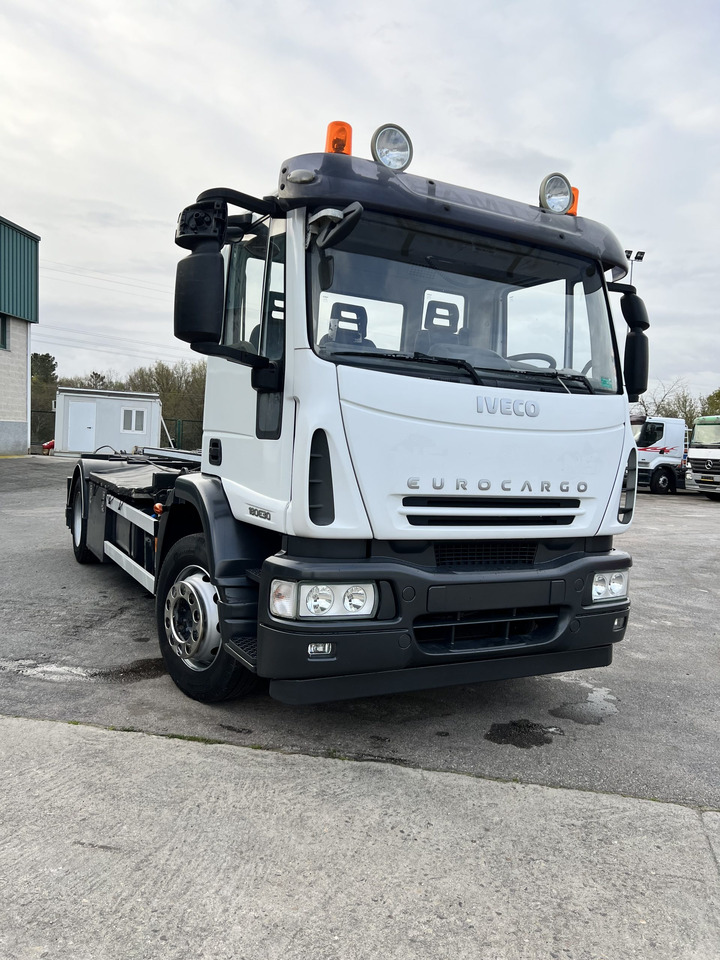IVECO 300 EN CHASIS - Cab chassis truck: picture 1 IVECO 300 EN CHASIS - Cab chassis truck: picture 1