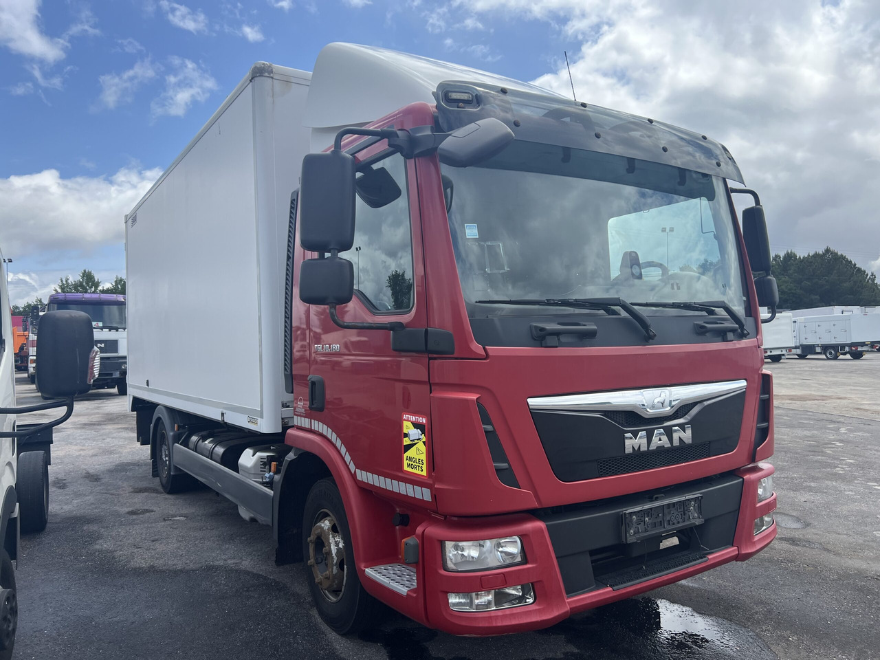 MAN TGL10.18 CAJA CERRADA O CHASIS - Box truck: picture 3 MAN TGL10.18 CAJA CERRADA O CHASIS - Box truck: picture 3