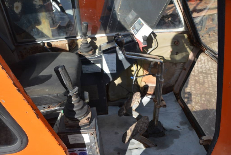 Crawler crane Hitachi KH 150-3: picture 11