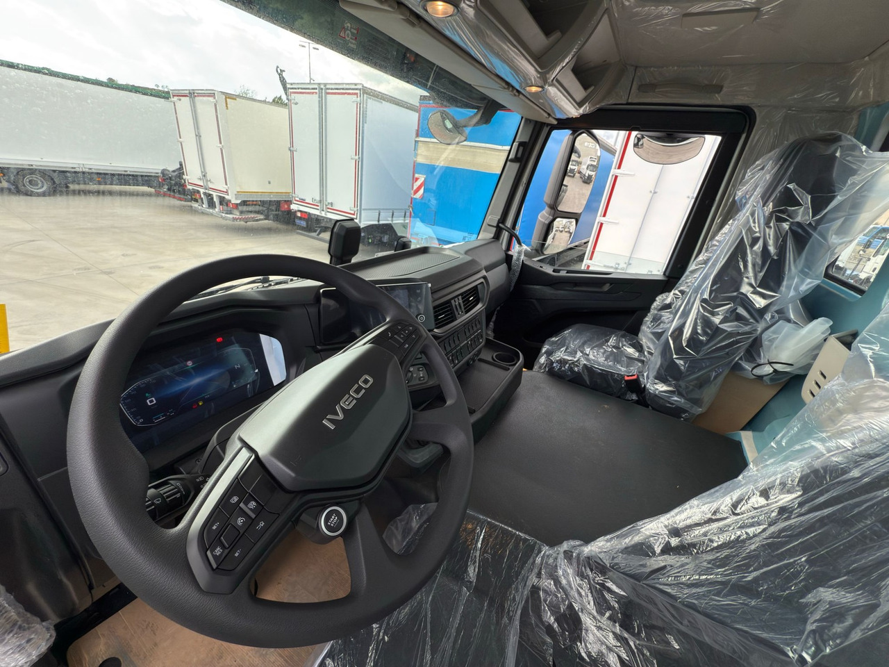 Cab chassis truck IVECO AD380T46 6x4 E6 (Chassis): picture 6