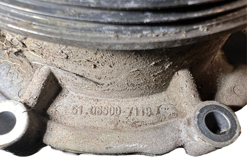MAN 2021 - Coolant pump: picture 4 MAN 2021 - Coolant pump: picture 4
