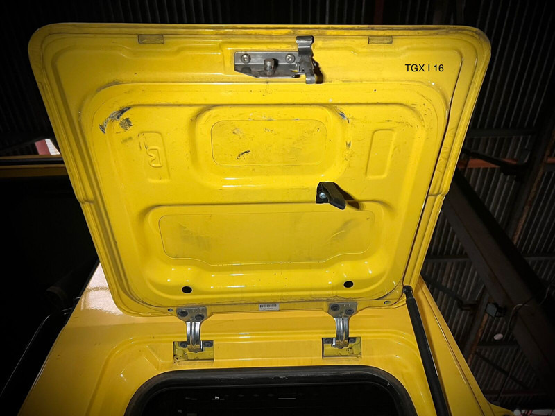 MAN Right side - Cab and interior: picture 2 MAN Right side - Cab and interior: picture 2