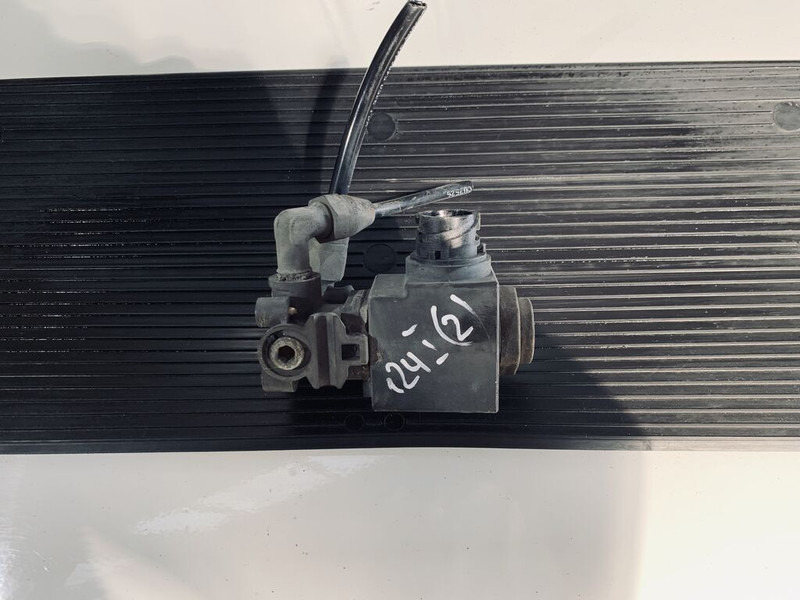 Scania 124 - Valve: picture 3 Scania 124 - Valve: picture 3