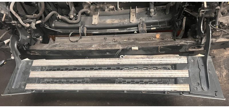 Scania R450 - Grill: picture 2 Scania R450 - Grill: picture 2