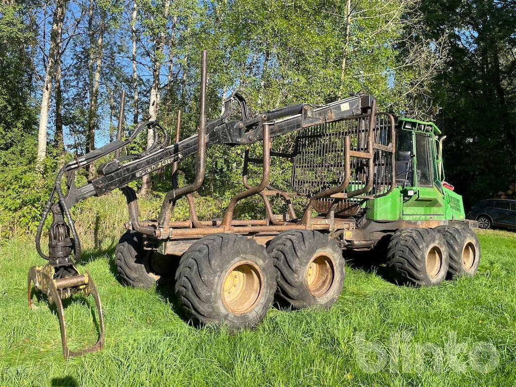 Harvester John Deere 810D (2006) - Forwarder: picture 1 Harvester John Deere 810D (2006) - Forwarder: picture 1