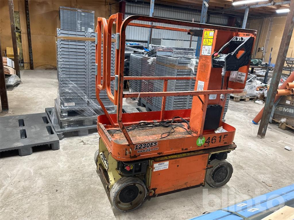 JLG 1230ES - Vertical mast lift: picture 3 JLG 1230ES - Vertical mast lift: picture 3
