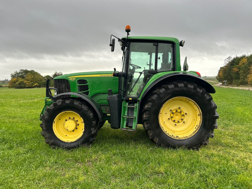JOHN DEERE 6930 - Farm tractor: picture 1 JOHN DEERE 6930 - Farm tractor: picture 1