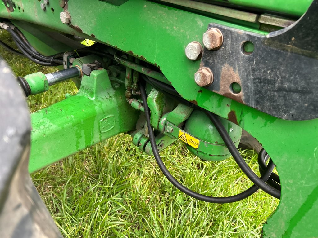 Farm tractor JOHN DEERE 6930: picture 27