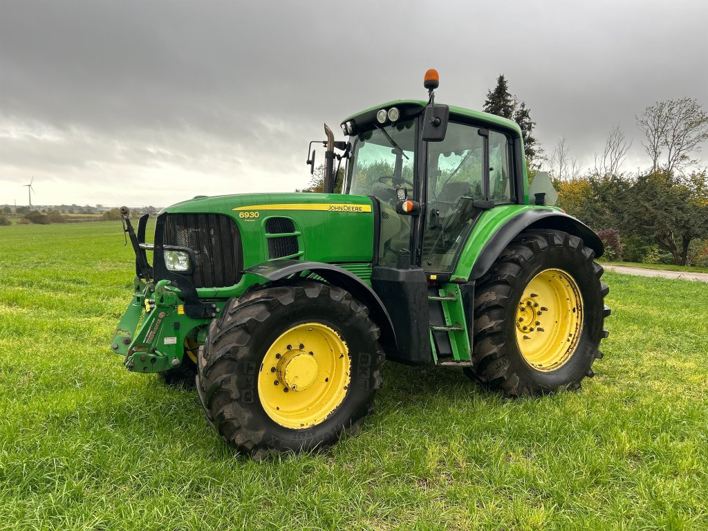 JOHN DEERE 6930 - Farm tractor: picture 2 JOHN DEERE 6930 - Farm tractor: picture 2
