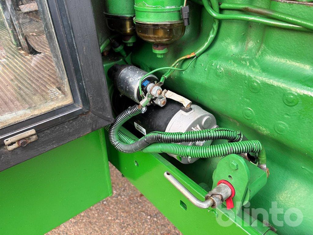 Farm tractor John Deere 2130-6 cylinder: picture 29