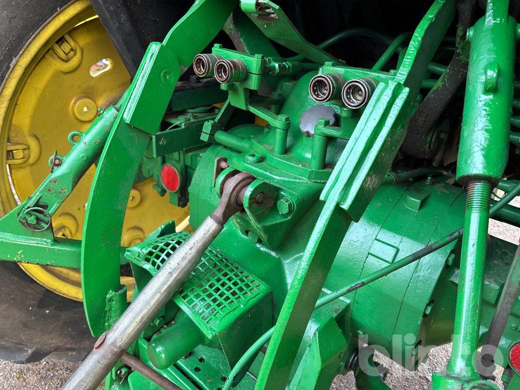 Farm tractor John Deere 2130-6 cylinder: picture 49