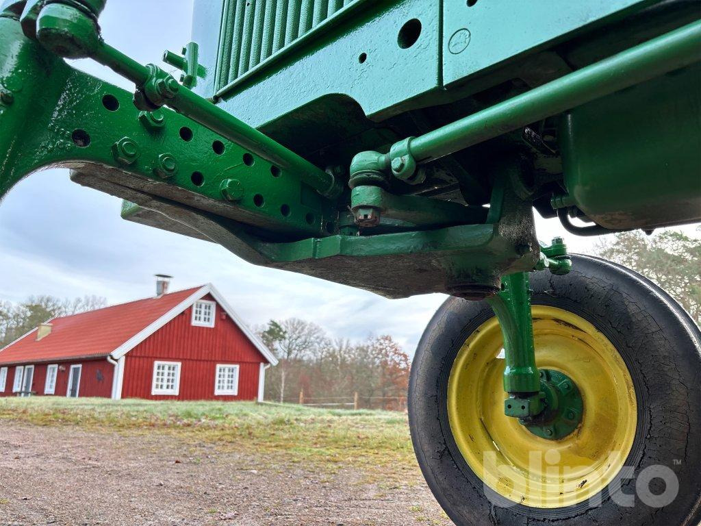 Farm tractor John Deere 2130-6 cylinder: picture 18
