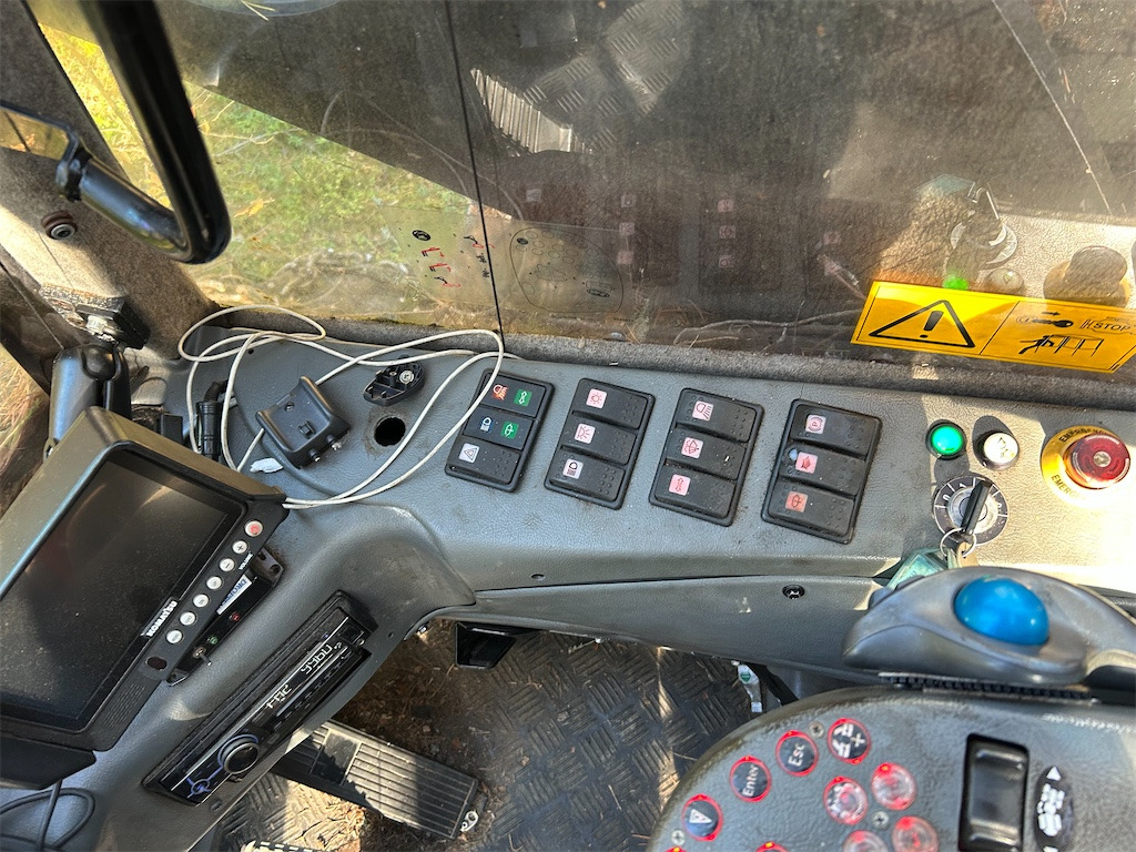 Forestry harvester Komatsu 901TX.1: picture 17