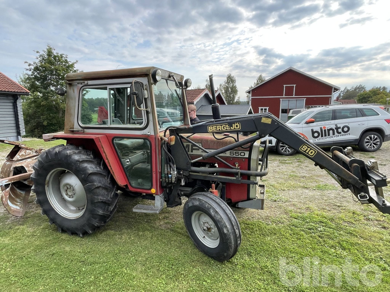 Massey Ferguson 550 - Farm tractor: picture 3 Massey Ferguson 550 - Farm tractor: picture 3
