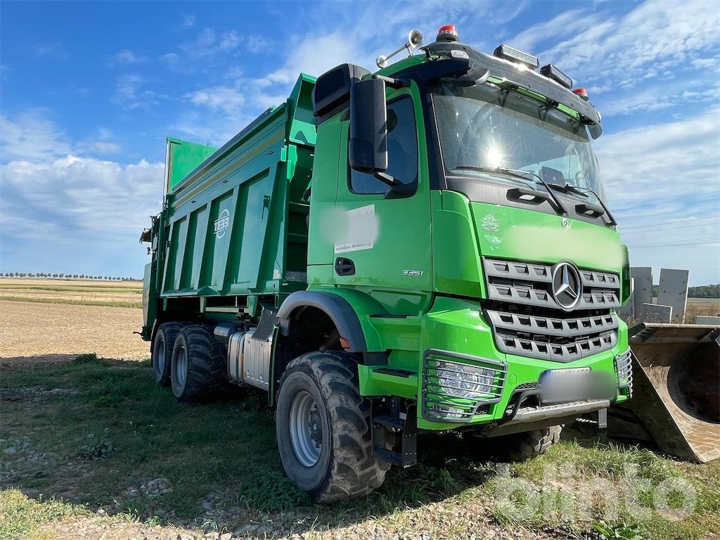 Mercedes Benz AROCS 3351 AK (2020) mit TEBBE Aufbau - Manure spreader: picture 2 Mercedes Benz AROCS 3351 AK (2020) mit TEBBE Aufbau - Manure spreader: picture 2