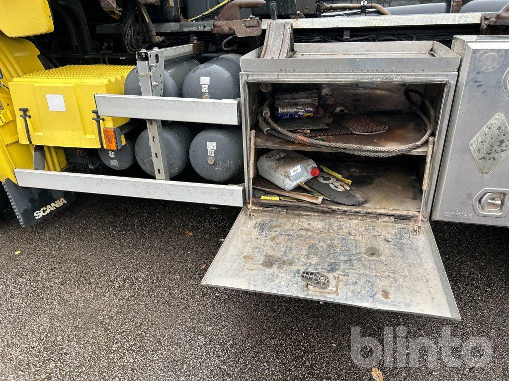 Hook lift truck SCANIA: picture 17