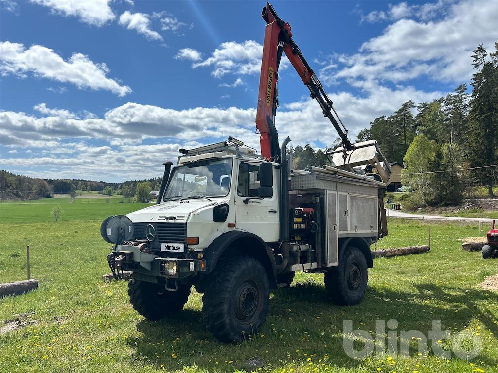 UNIMOG U 2150 L 4X4 med kran / personkorg / grävaggregat - Crane truck: picture 1 UNIMOG U 2150 L 4X4 med kran / personkorg / grävaggregat - Crane truck: picture 1