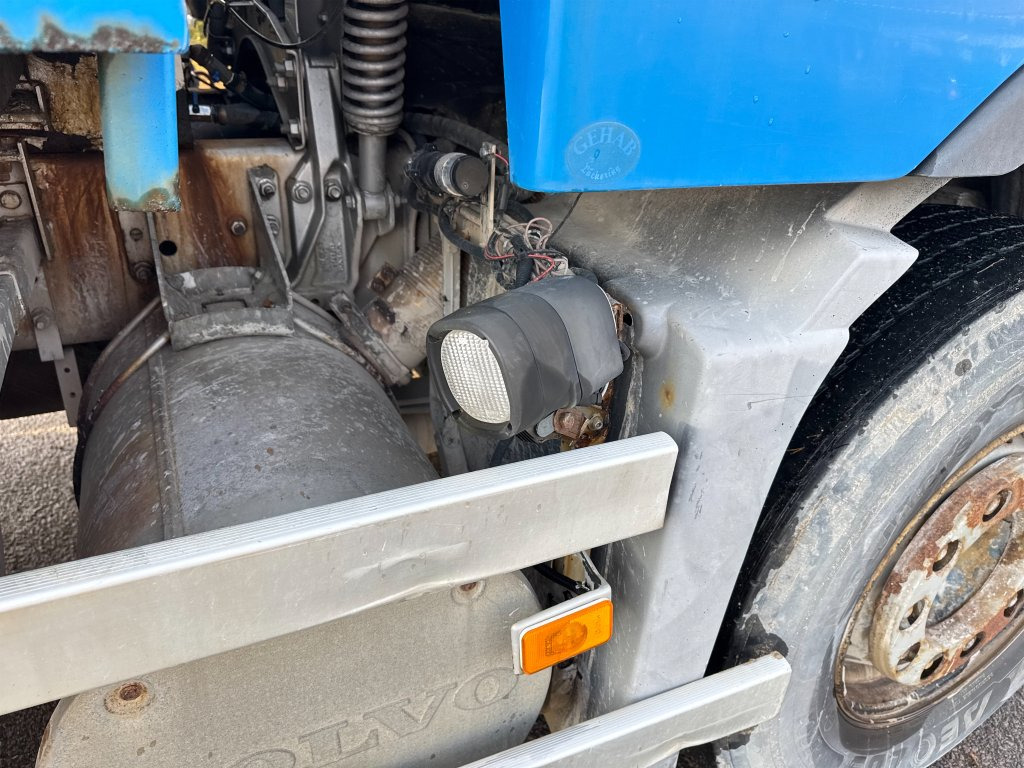 Log truck VOLVO FH12 6X4: picture 25