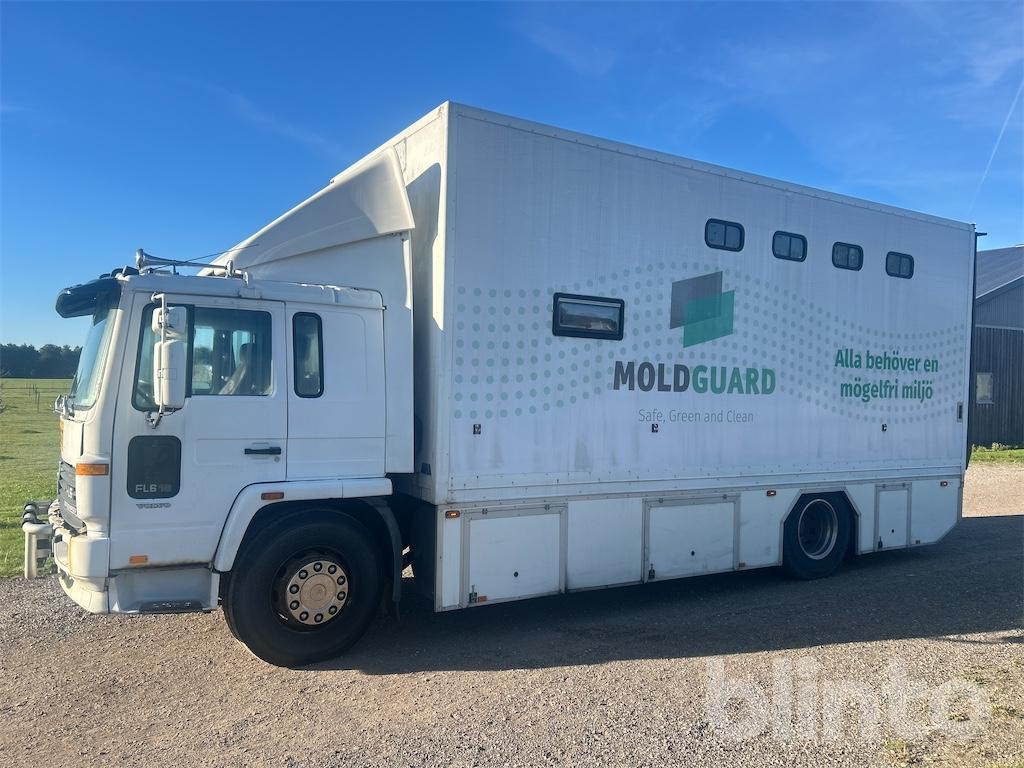 VOLVO FL 618 - Horse truck: picture 1 VOLVO FL 618 - Horse truck: picture 1