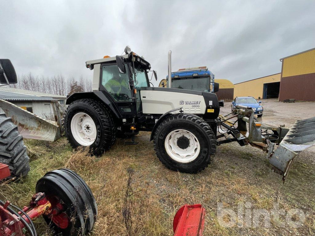 Valmet 8300 - Farm tractor: picture 4 Valmet 8300 - Farm tractor: picture 4