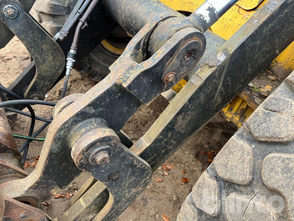 Wheel loader Volvo BM L90: picture 26