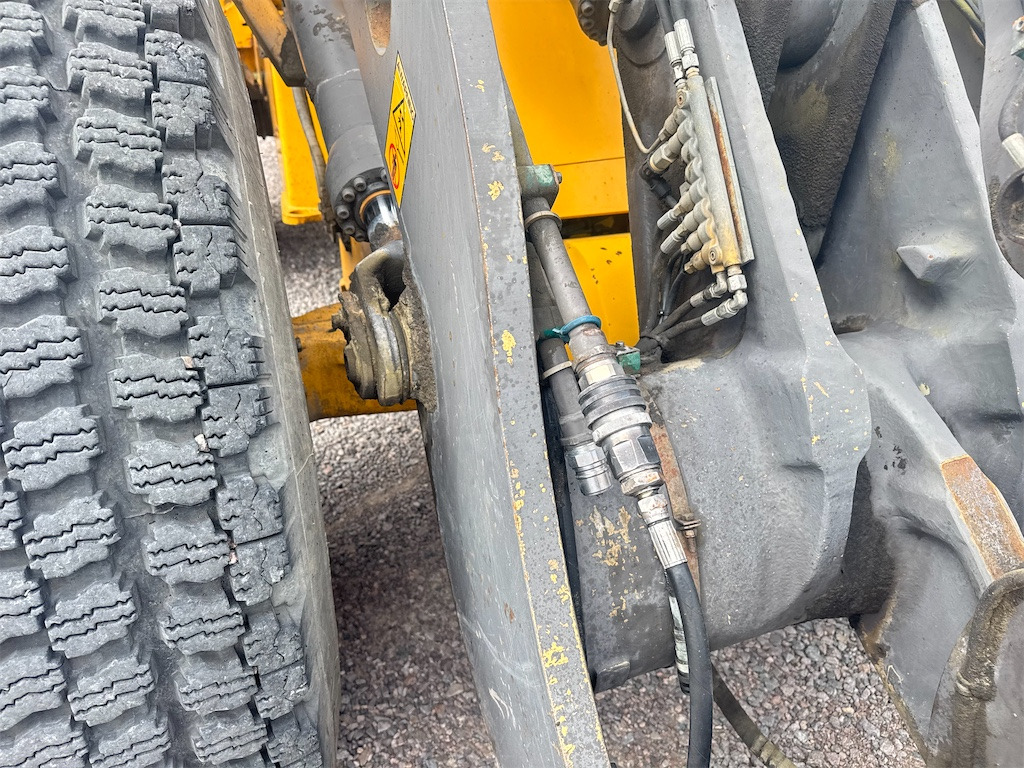 Wheel loader Volvo L70D: picture 24