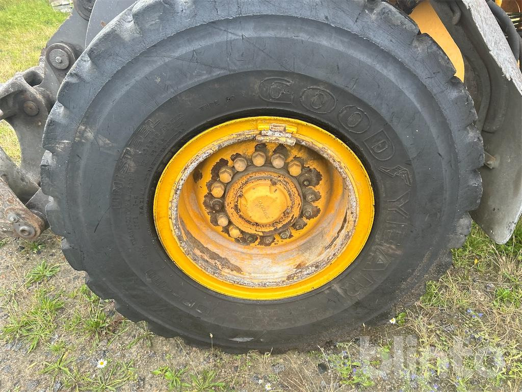 Wheel loader Volvo L90F: picture 11