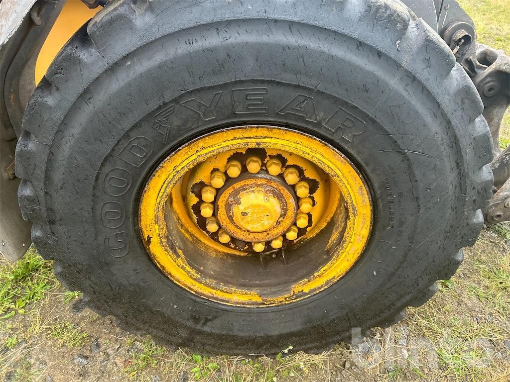 Wheel loader Volvo L90F: picture 30