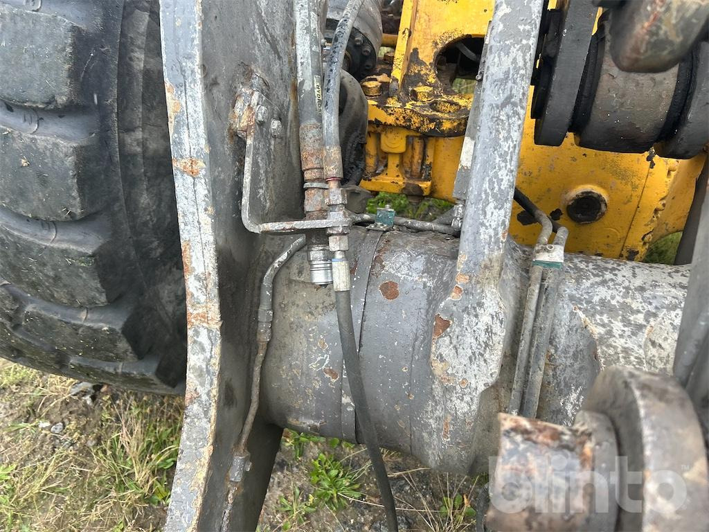 Wheel loader Volvo L90F: picture 21