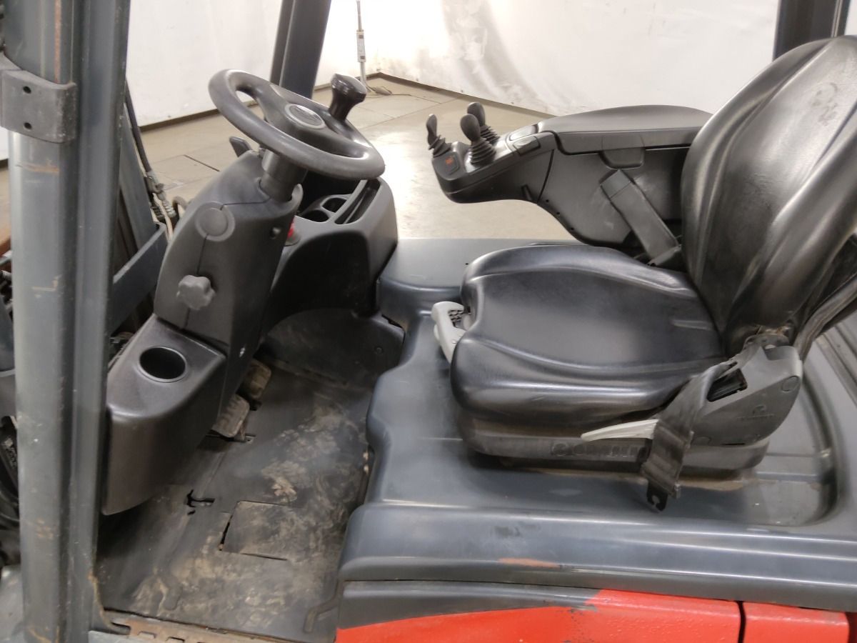 Linde E16C-02 - Electric forklift: picture 3 Linde E16C-02 - Electric forklift: picture 3