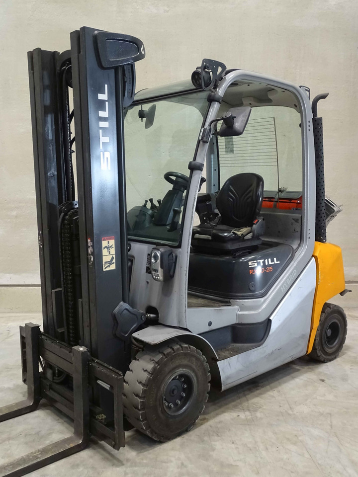 LPG forklift Still RX70-25T: picture 1