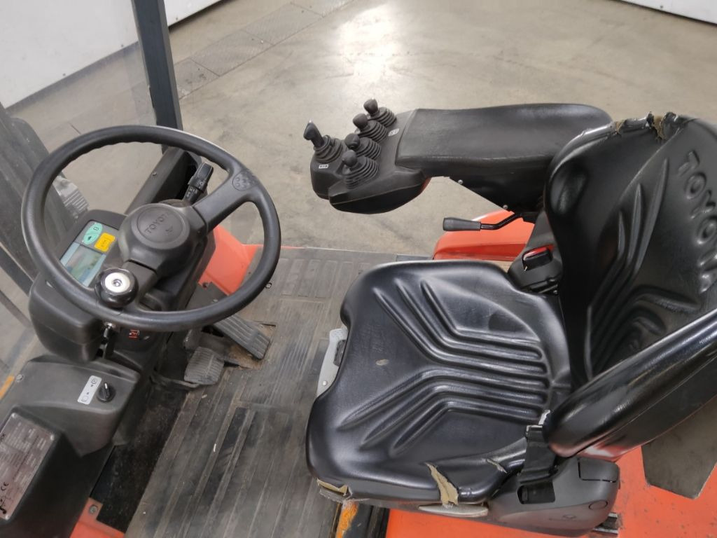 Toyota 7FBMF30 - Electric forklift: picture 3 Toyota 7FBMF30 - Electric forklift: picture 3