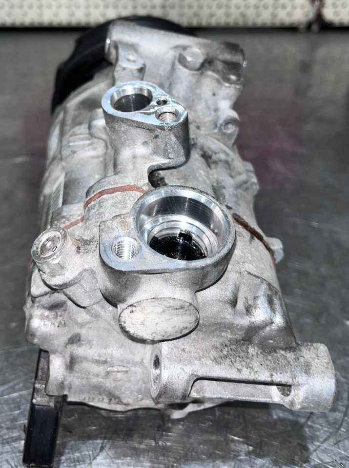 AUDI A/C Compressor 8W5816803 - A/C compressor: picture 2 AUDI A/C Compressor 8W5816803 - A/C compressor: picture 2