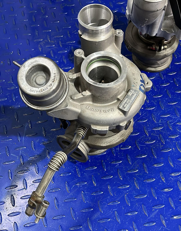 BMW Turbocharger S63N/R 4.4L V8 7849045+7849044 (SET) - Turbo: picture 3 BMW Turbocharger S63N/R 4.4L V8 7849045+7849044 (SET) - Turbo: picture 3