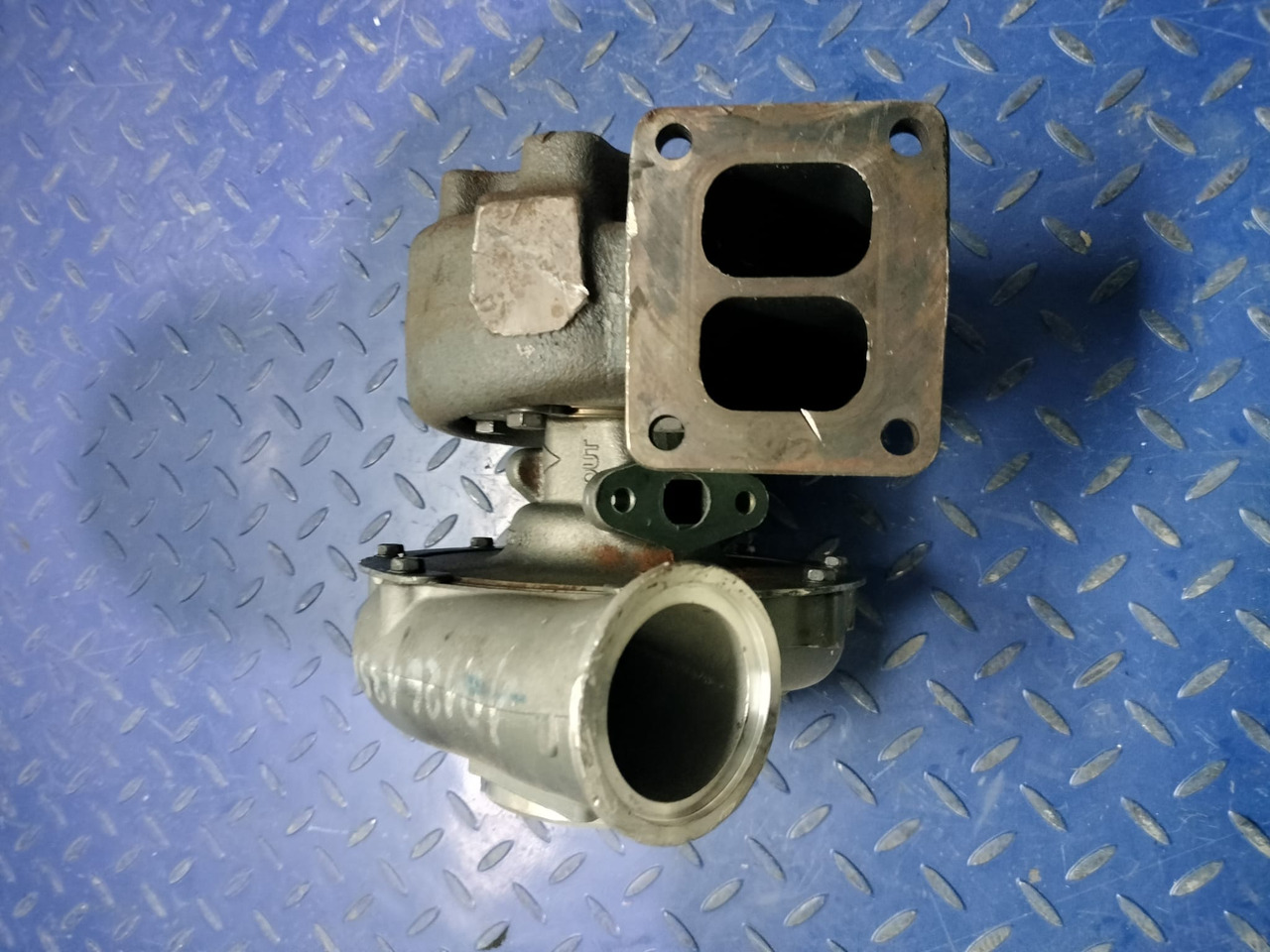 HOLSET Holset HX50-3767758 - Turbo for Truck: picture 1 HOLSET Holset HX50-3767758 - Turbo for Truck: picture 1