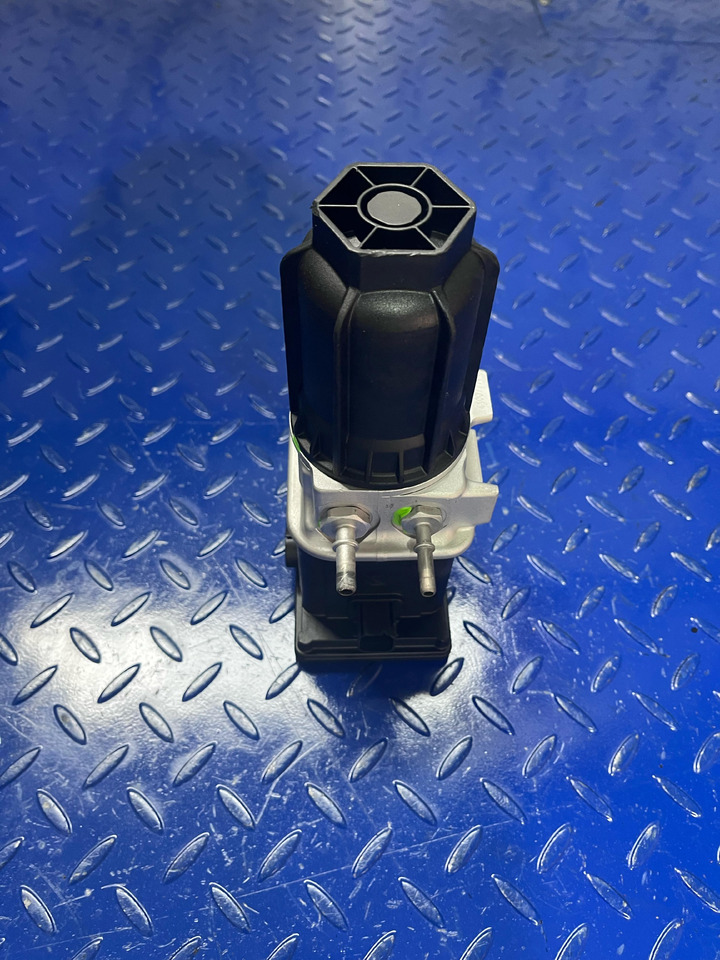 Mercedes Benz Actros MP4 Adblue Pump Euro 6 - Exhaust system for Truck: picture 1 Mercedes Benz Actros MP4 Adblue Pump Euro 6 - Exhaust system for Truck: picture 1