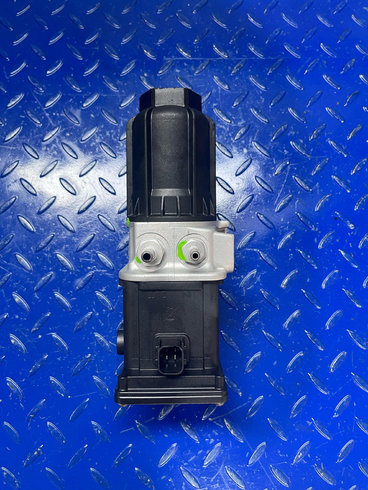 Mercedes Benz Actros MP4 Adblue Pump Euro 6 - Exhaust system for Truck: picture 2 Mercedes Benz Actros MP4 Adblue Pump Euro 6 - Exhaust system for Truck: picture 2