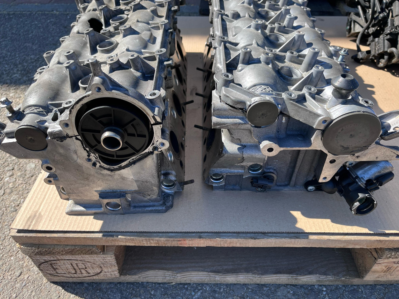 Mercedes Benz Cylinder Heads A2730160105 / A2730160005 - Cylinder block: picture 3 Mercedes Benz Cylinder Heads A2730160105 / A2730160005 - Cylinder block: picture 3