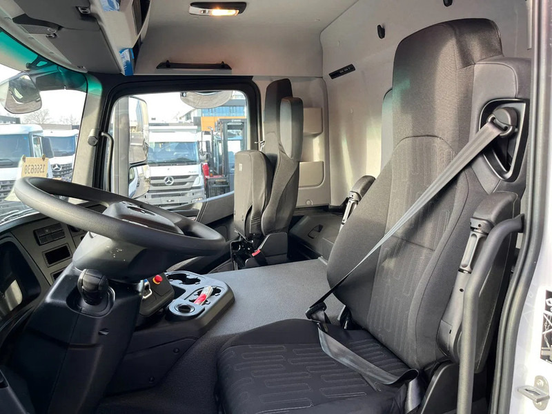 New Curtainsider truck Mercedes-Benz Arocs 3340 A 6x6 Cargo Truck: picture 13
