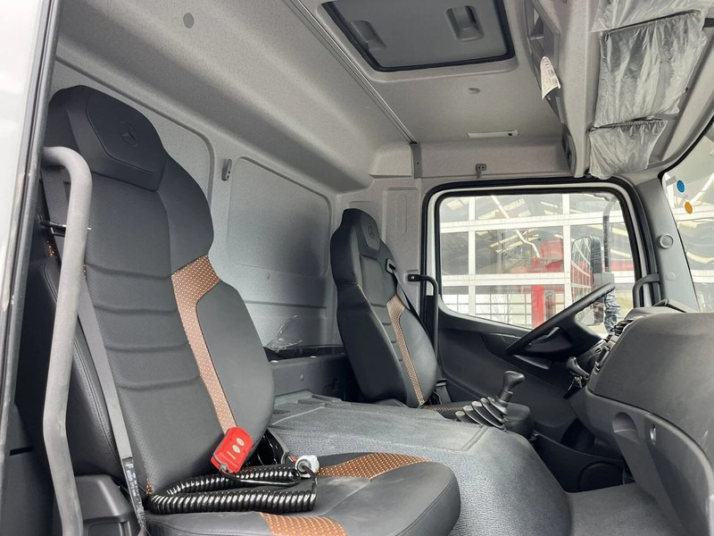 Interior photo 3: Leasing of Mercedes-Benz Atego 1725 4x4 Refrigerator Truck (6 units) Mercedes-Benz Atego 1725 4x4 Refrigerator Truck (6 units)
