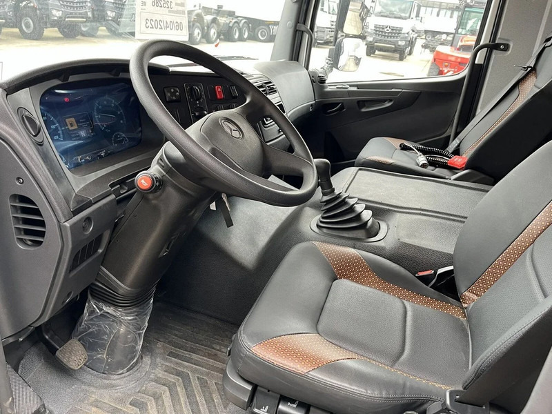 Interior photo 1: Leasing of Mercedes-Benz Atego 1725 4x4 Refrigerator Truck (6 units) Mercedes-Benz Atego 1725 4x4 Refrigerator Truck (6 units)