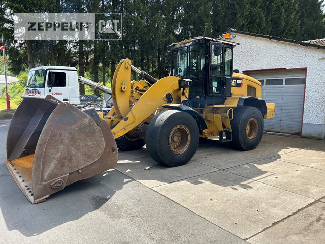 Wheel loader Cat 938M: picture 1