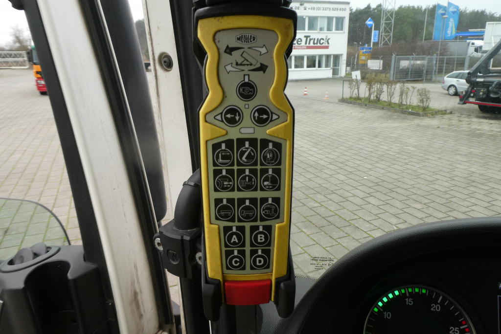 MAN TG-S 26.420 6x2 Abrollkipper - Hook lift truck: picture 2 MAN TG-S 26.420 6x2 Abrollkipper - Hook lift truck: picture 2