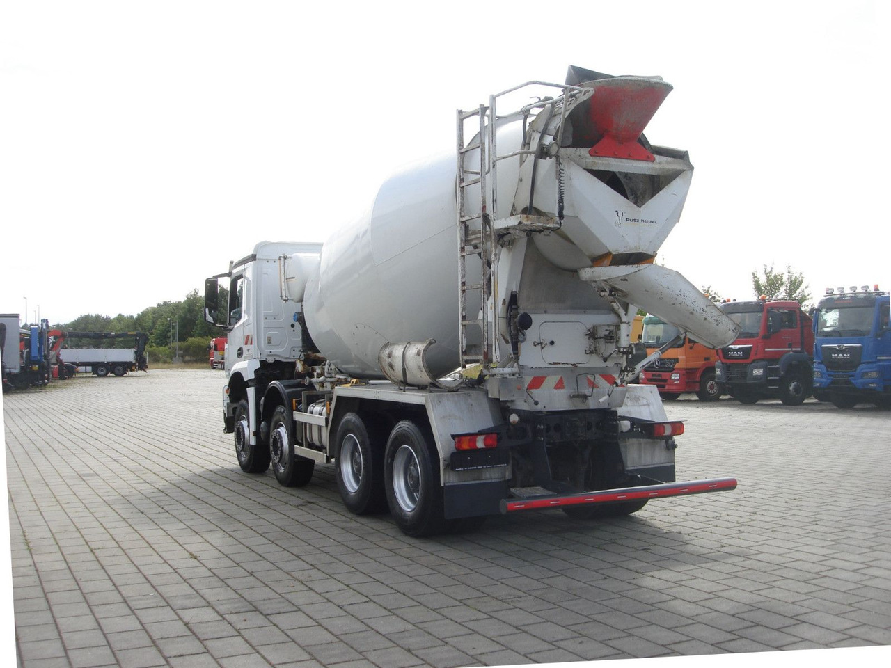 Mercedes-Benz Arocs 3240 B 8x4 - Concrete mixer truck: picture 3 Mercedes-Benz Arocs 3240 B 8x4 - Concrete mixer truck: picture 3