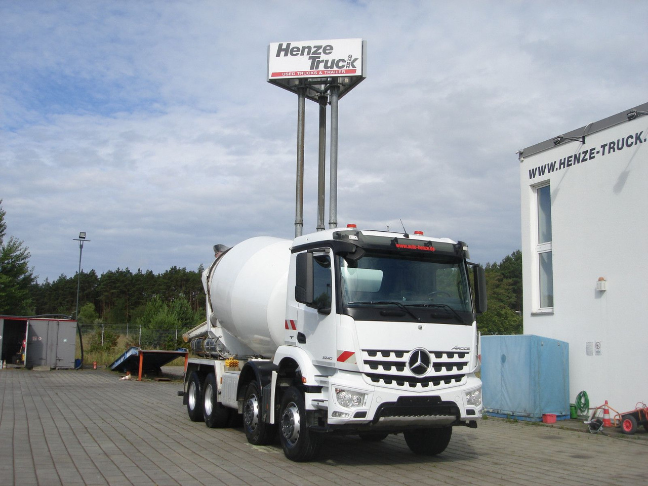 Mercedes-Benz Arocs 3240 B 8x4 - Concrete mixer truck: picture 1 Mercedes-Benz Arocs 3240 B 8x4 - Concrete mixer truck: picture 1