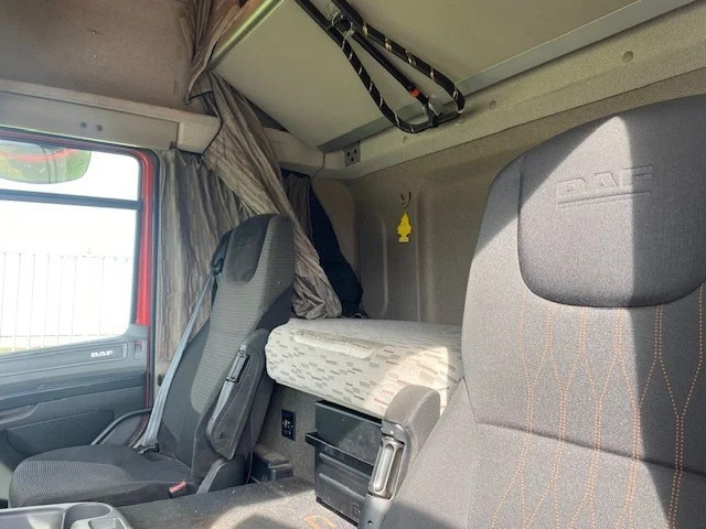 Leasing of DAF CF 370 spacecab skylights DAF CF 370 spacecab skylights: picture 6