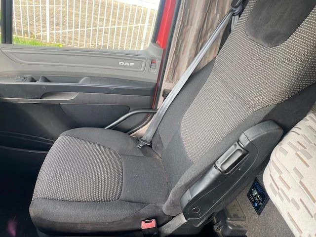 Leasing of DAF CF 370 spacecab skylights DAF CF 370 spacecab skylights: picture 8