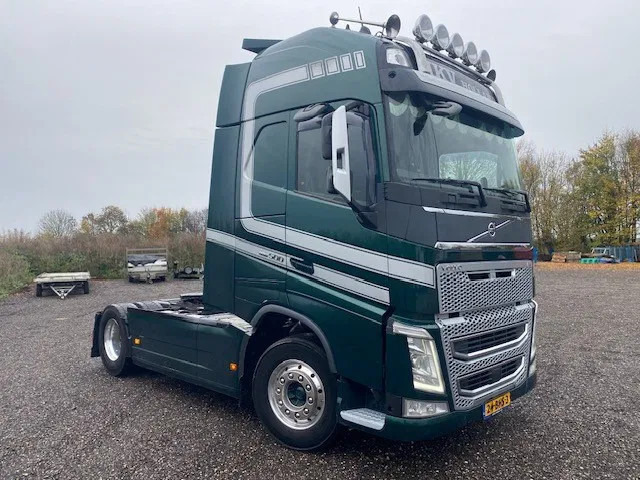 Volvo FH 500 XL euro 6 full spoilered, 2 x tank, modeljaar 2017 - Tractor unit: picture 2 Volvo FH 500 XL euro 6 full spoilered, 2 x tank, modeljaar 2017 - Tractor unit: picture 2