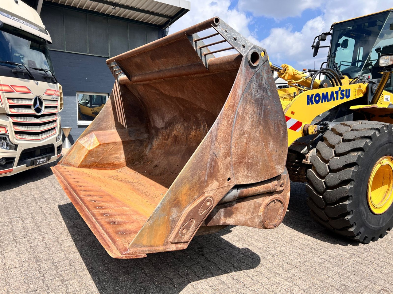 Komatsu WA 380-7 A Hochkippschaufel 4,5m³ Schnellwechsle - Wheel loader: picture 2 Komatsu WA 380-7 A Hochkippschaufel 4,5m³ Schnellwechsle - Wheel loader: picture 2