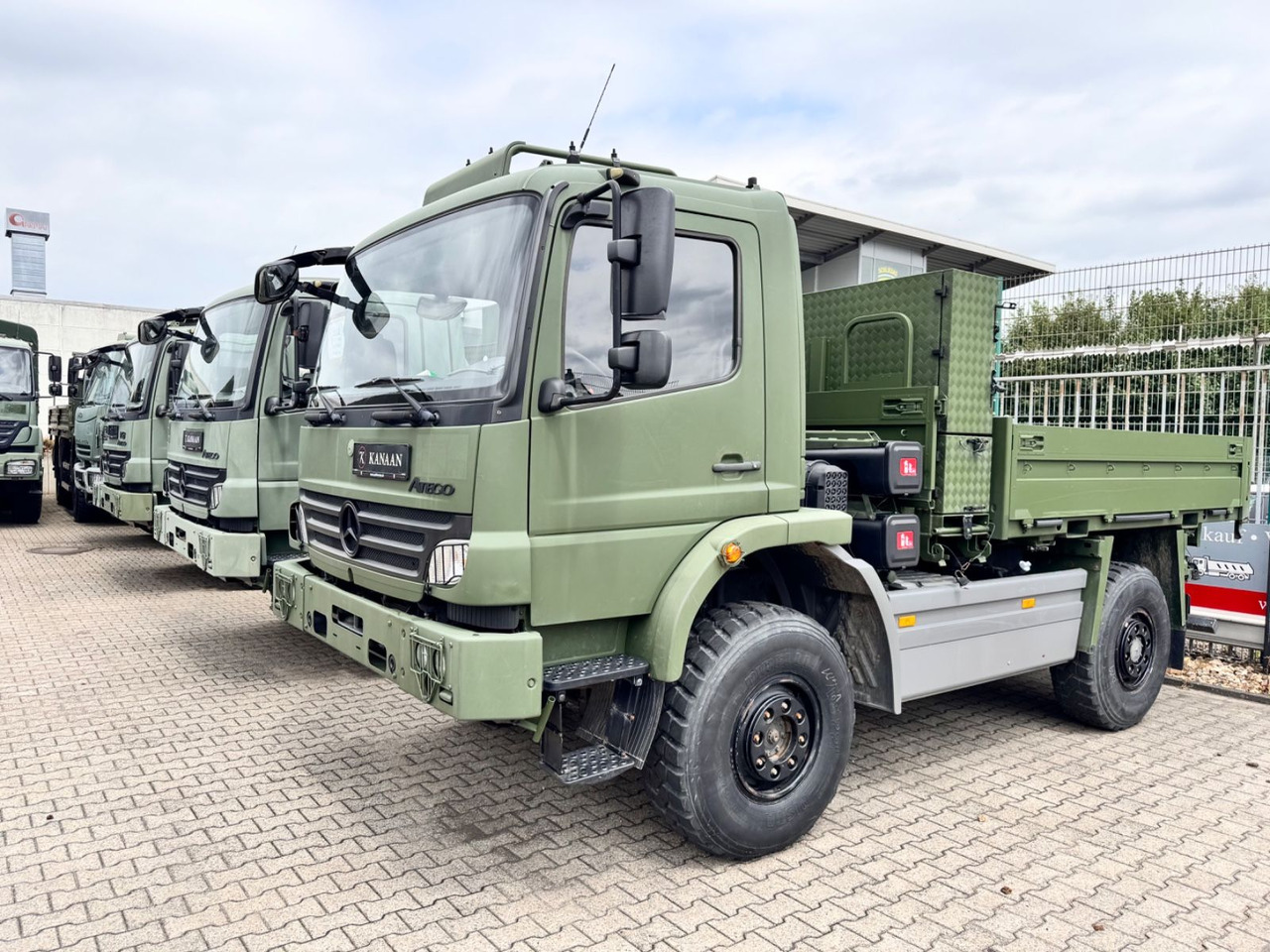 Mercedes-Benz 1018 Atego 4x4 Allrad   Camper Expedition - Container transporter/ Swap body truck: picture 1 Mercedes-Benz 1018 Atego 4x4 Allrad   Camper Expedition - Container transporter/ Swap body truck: picture 1